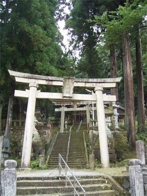 鍋谷の神社
